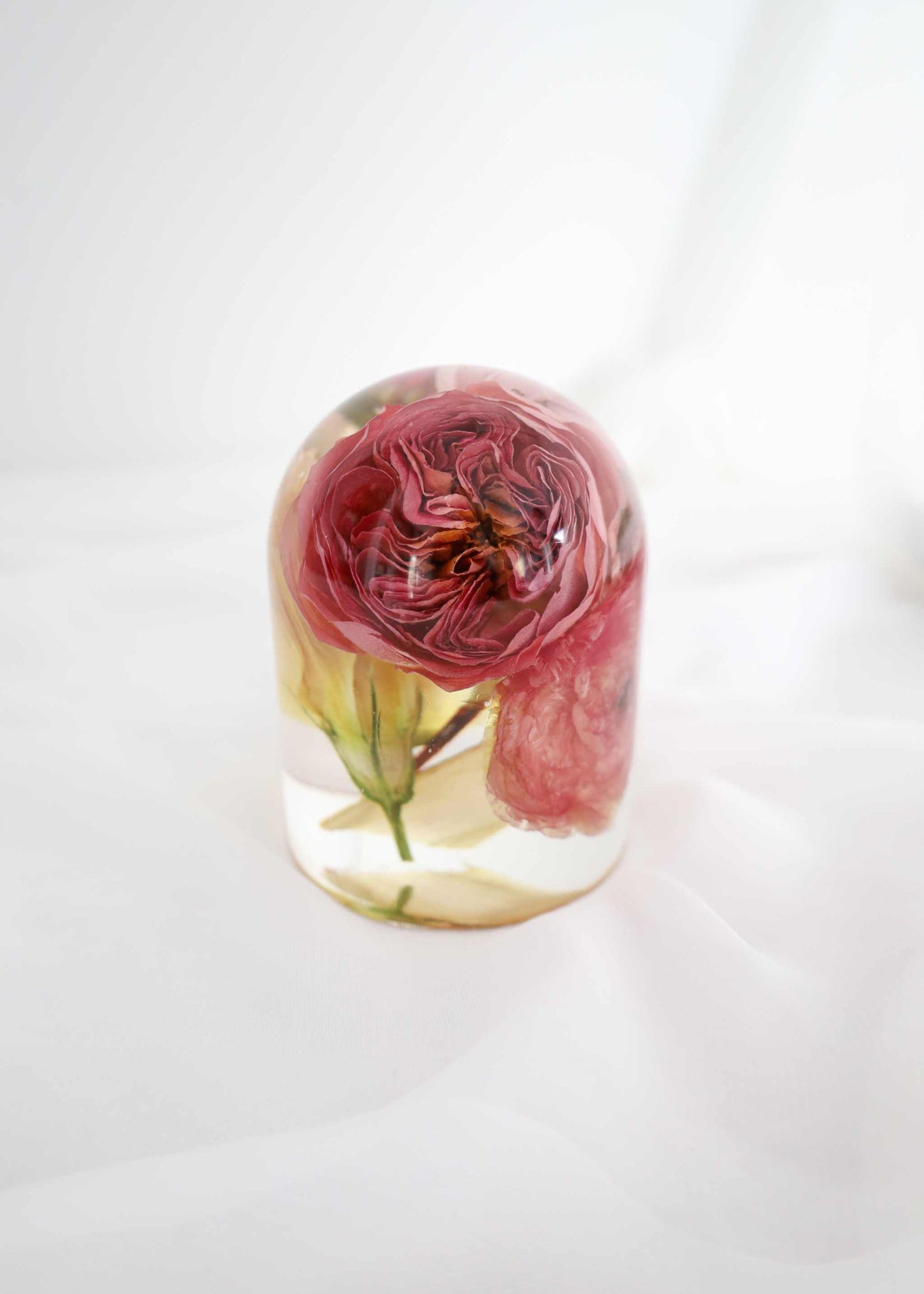 Resin Flower Cylinder Dome paperweight with preserved dried flowers inside