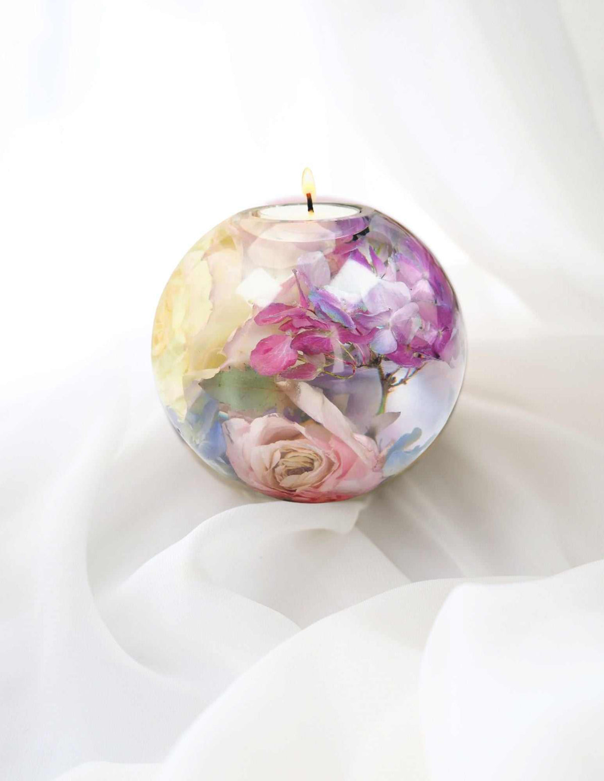 Dome style tea light candle holder with dried flowers encased in resin