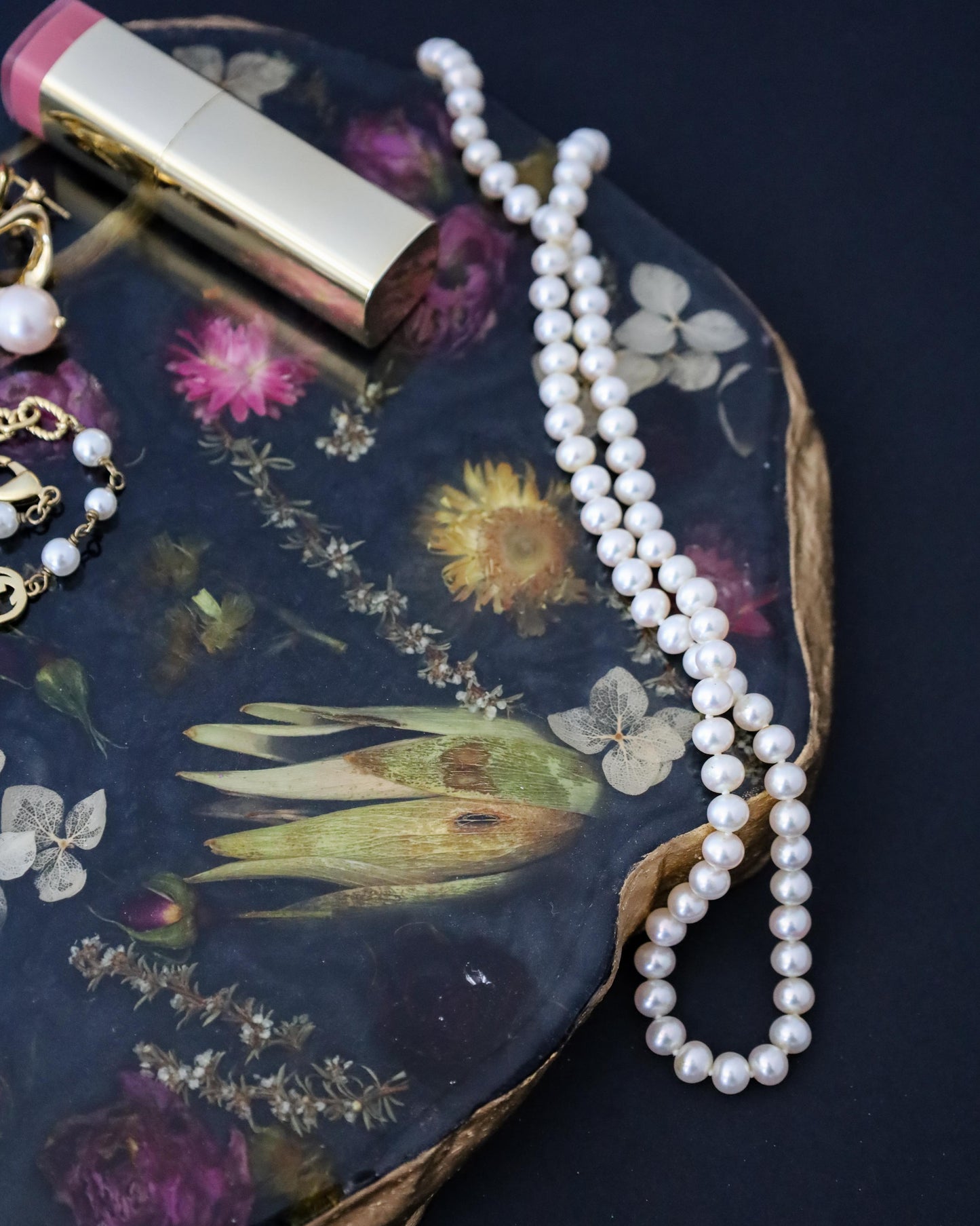 Organic Shaped Resin Display Tray - resin display tray