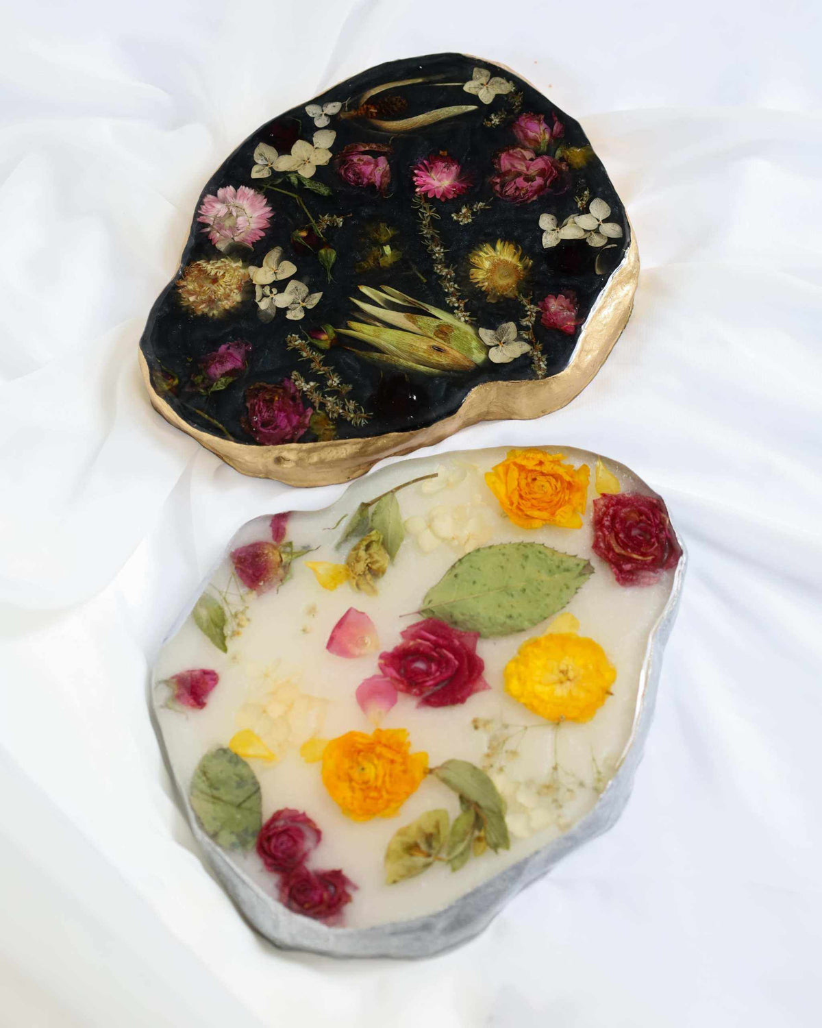 Organic shaped resin display tray with dried flowers in black and pearl colors, gold and silver edges options