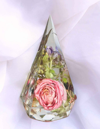 Everyday Resin Keepsake Bundle featuring a clear faceted resin piece with a pink flower and green foliage preserved inside