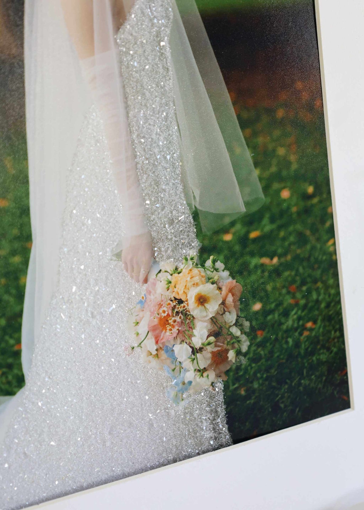 Mini Memories Preservation Package bridal bouquet resin dome, diamond glitter print, and resin bottle stoppers display
